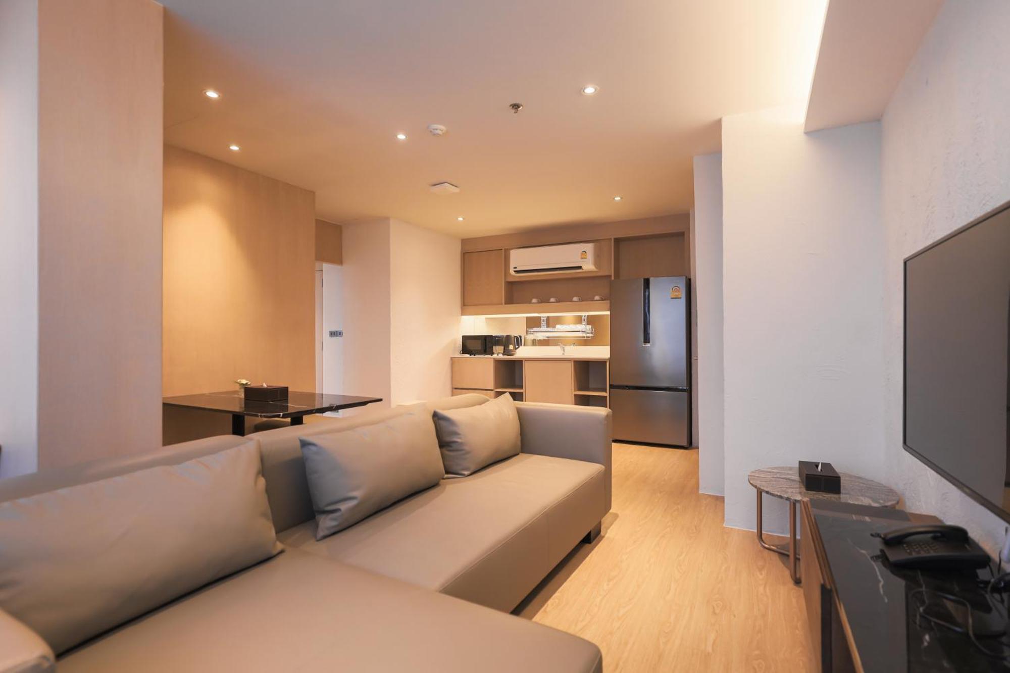 Balcony Seaside Sriracha Hotel & Serviced Apartments Si Racha Exterior foto