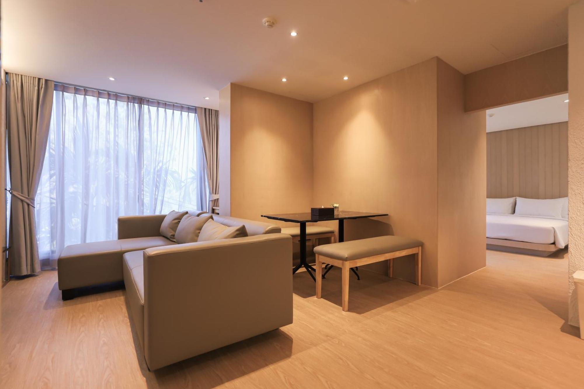 Balcony Seaside Sriracha Hotel & Serviced Apartments Si Racha Exterior foto