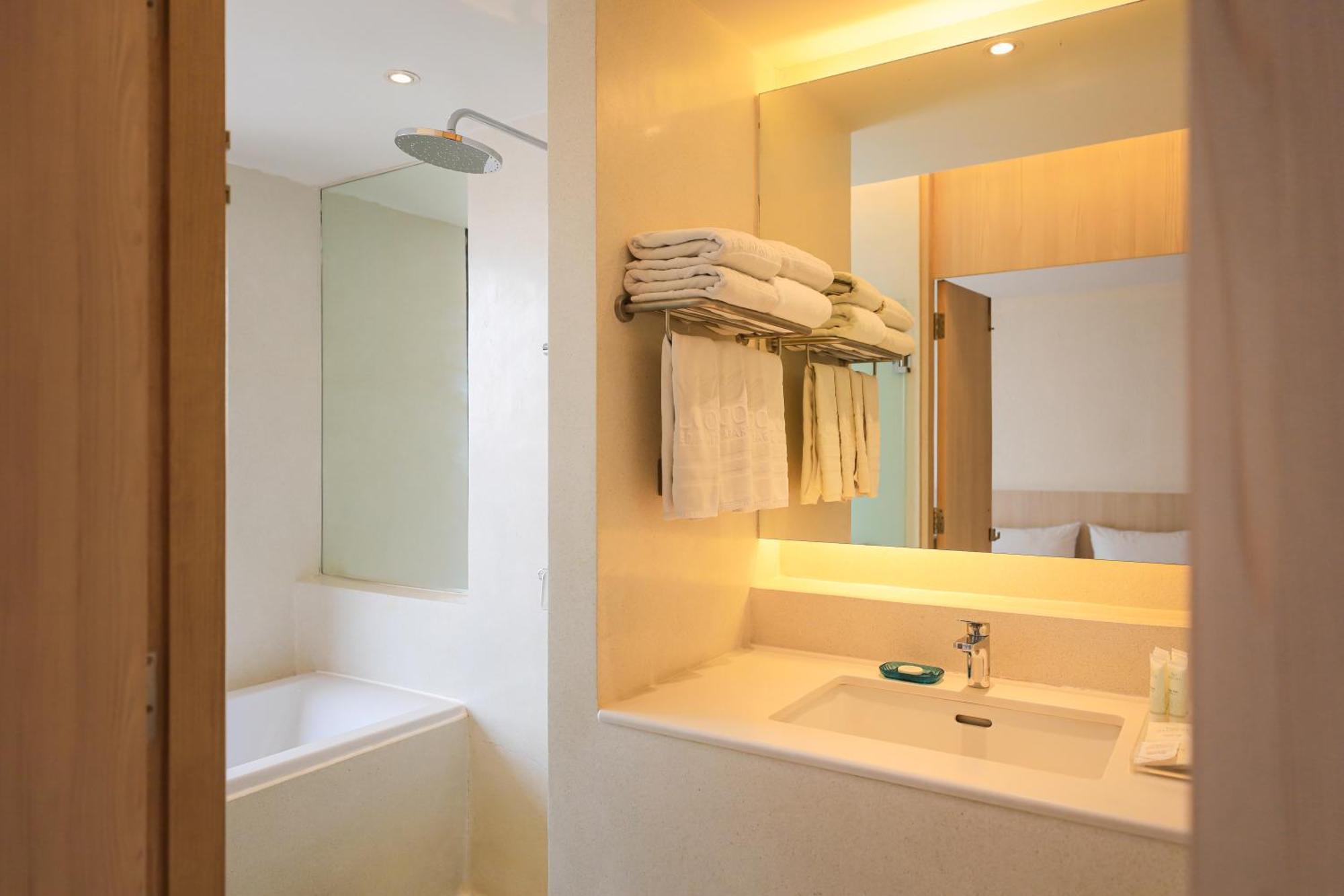 Balcony Seaside Sriracha Hotel & Serviced Apartments Si Racha Exterior foto