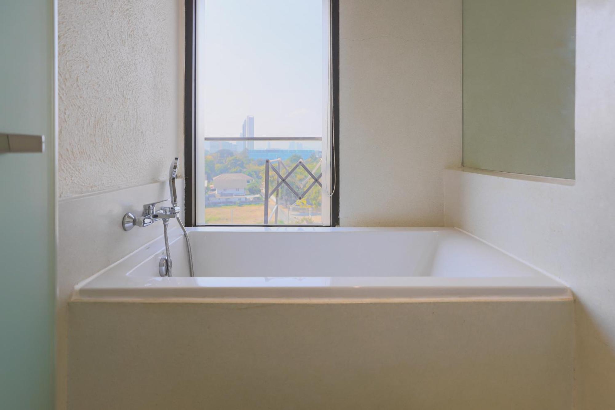 Balcony Seaside Sriracha Hotel & Serviced Apartments Si Racha Exterior foto